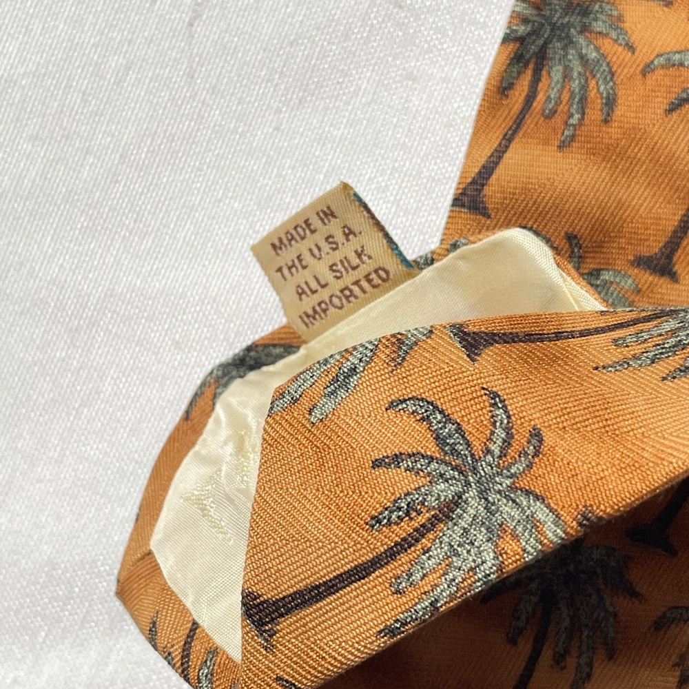 Tommy Bahama Palm Tree Design Silk tie - Picture 5 of 6